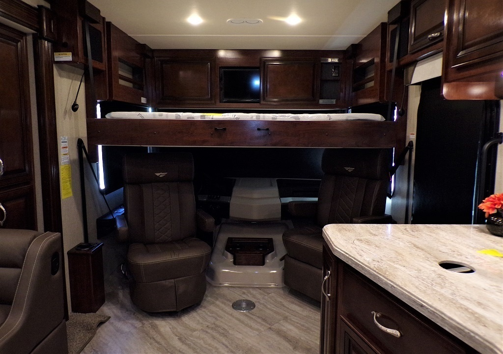 2019 Fleetwood Bounder 35K - Image 7