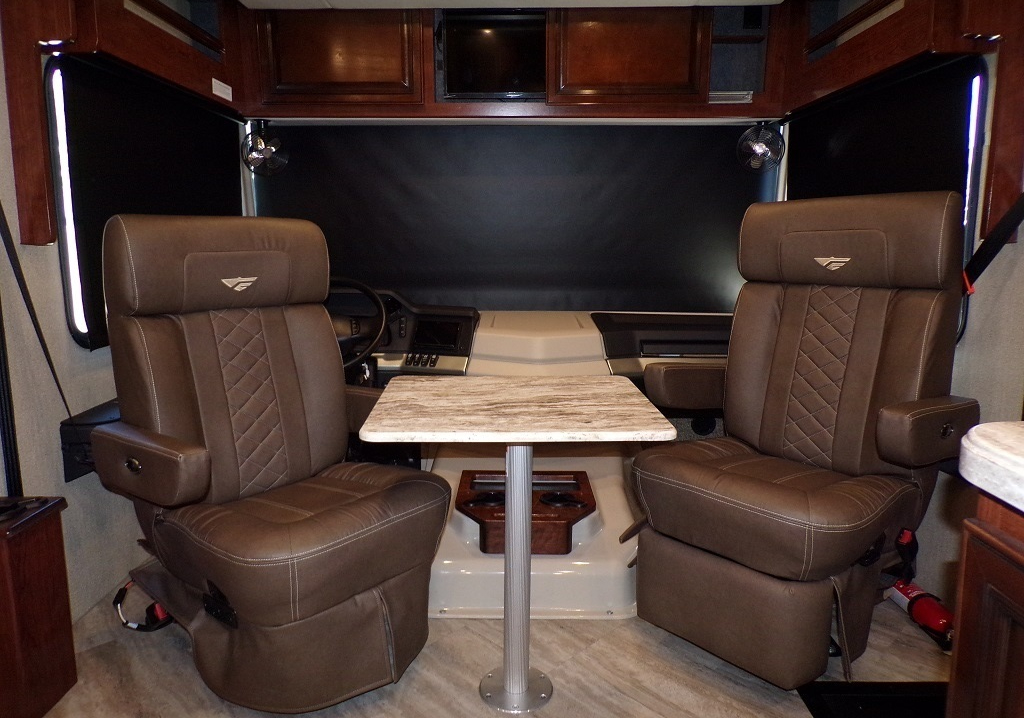 2019 Fleetwood Bounder 35K - Image 10
