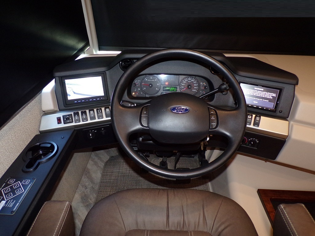 2019 Fleetwood Bounder 35K - Image 11