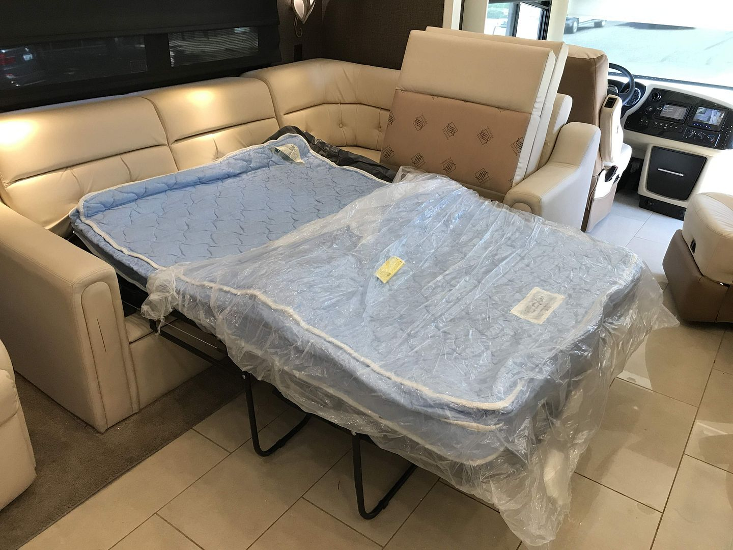 2016 Tiffin Phaeton 40AH - Image 10