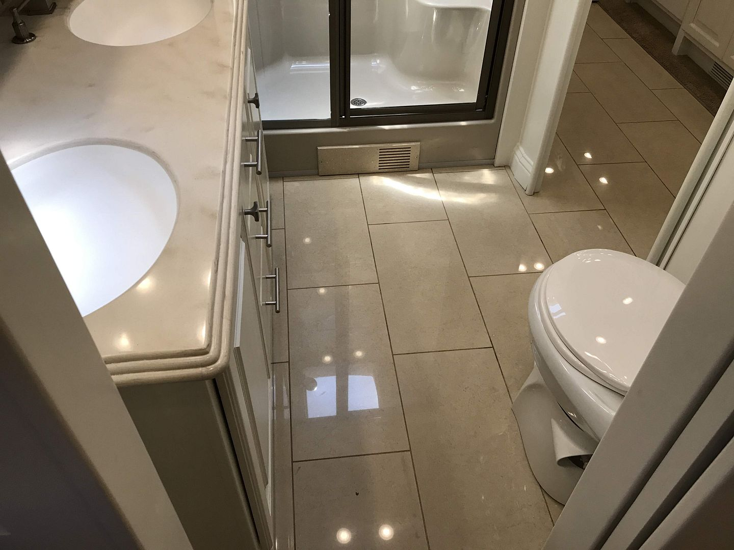 2016 Tiffin Phaeton 40AH - Image 11