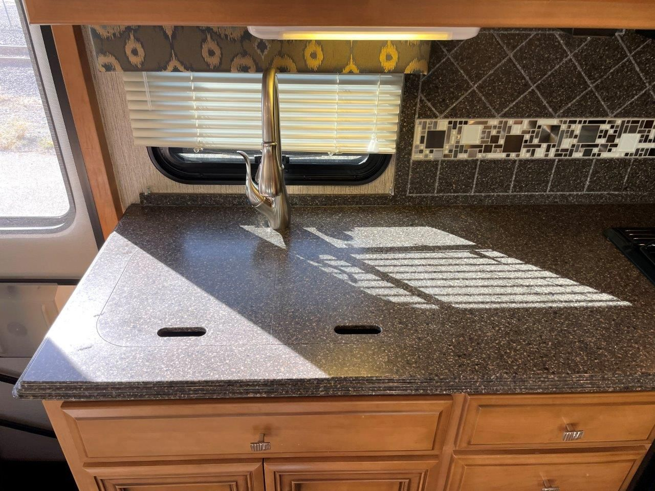 2016 Newmar Canyon Star 3911 - Image 71