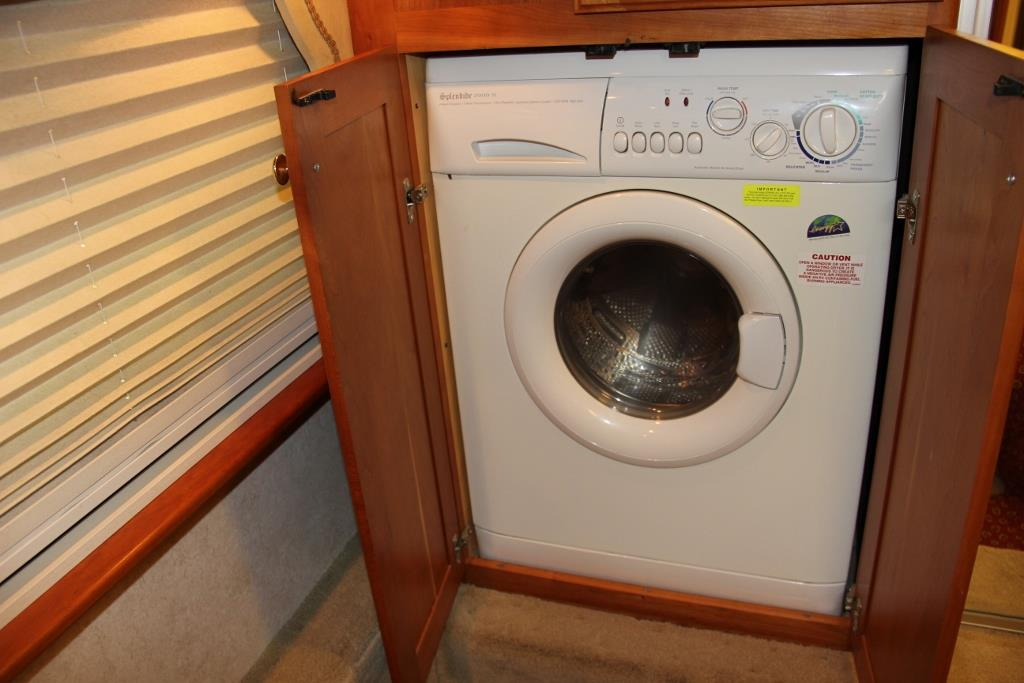 2004 Country Coach Intrigue Suite Escape - Image 49