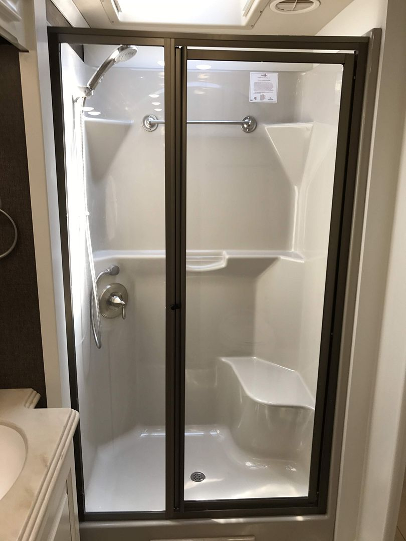 2016 Tiffin Phaeton 40AH - Image 14