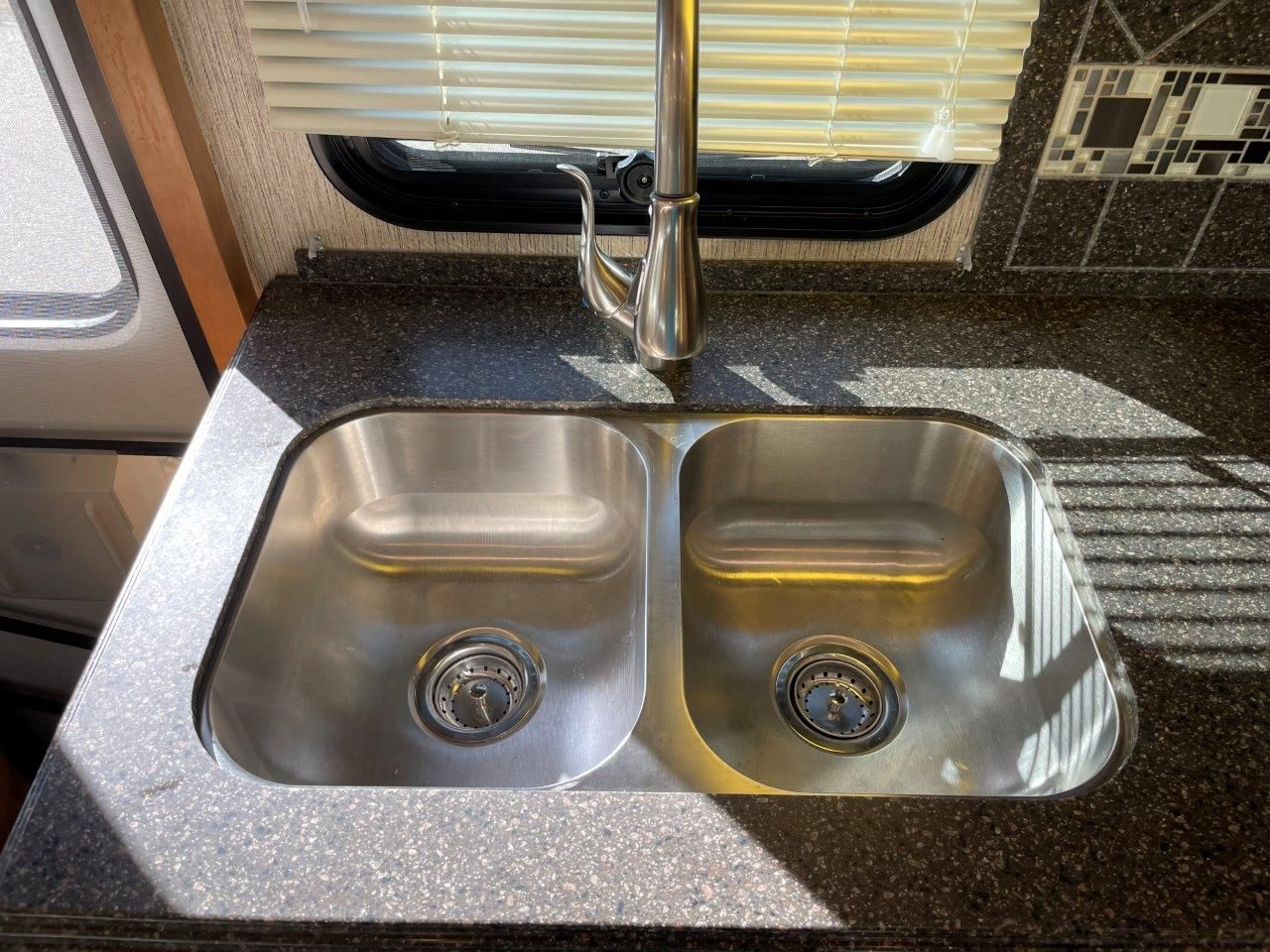 2016 Newmar Canyon Star 3911 - Image 72