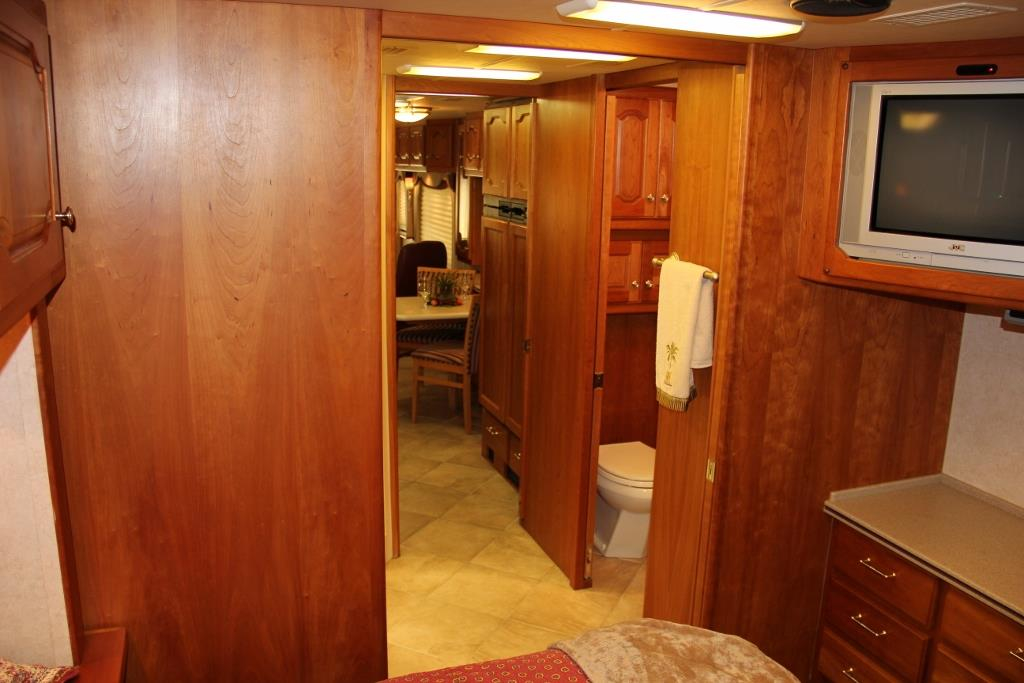 2004 Country Coach Intrigue Suite Escape - Image 51