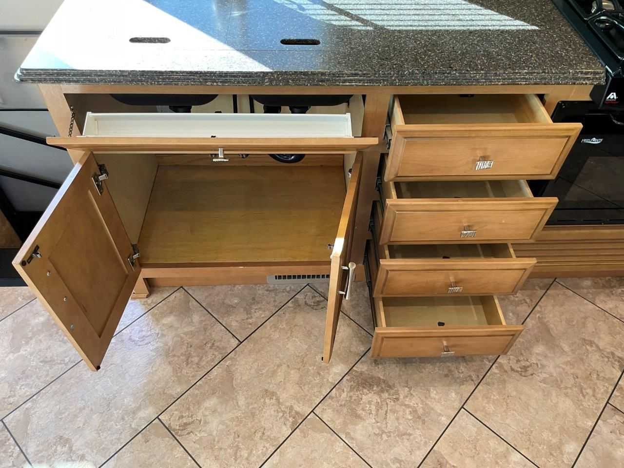 2016 Newmar Canyon Star 3911 - Image 74