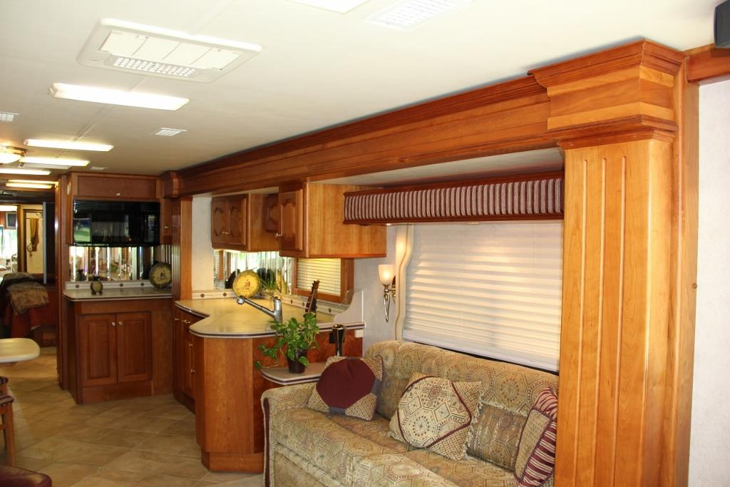 2004 Country Coach Intrigue Suite Escape - Image 53