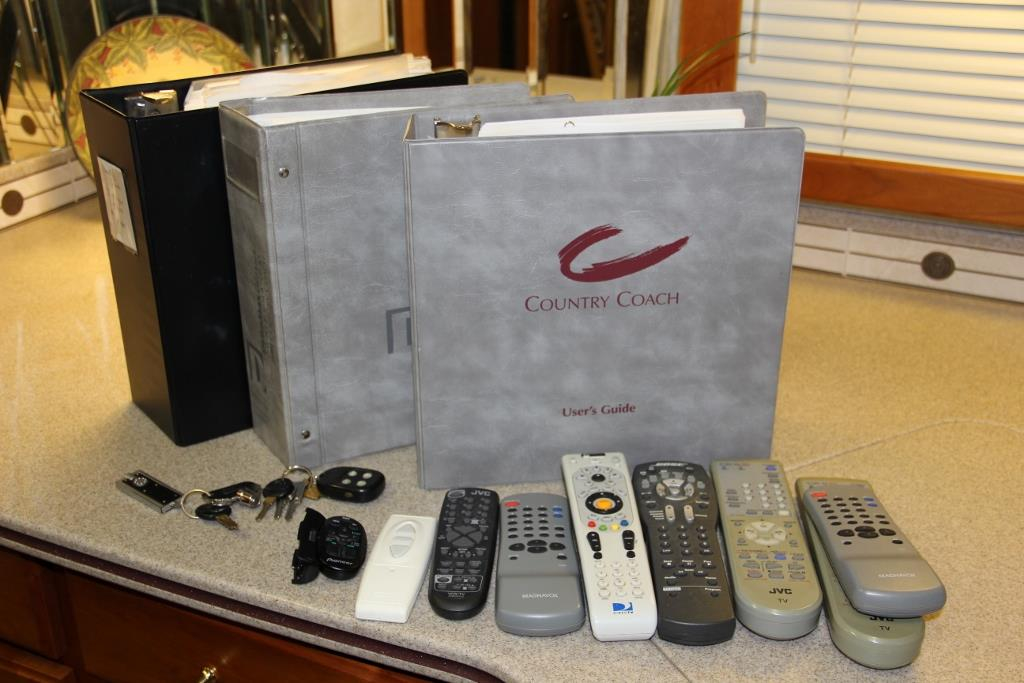 2004 Country Coach Intrigue Suite Escape - Image 56