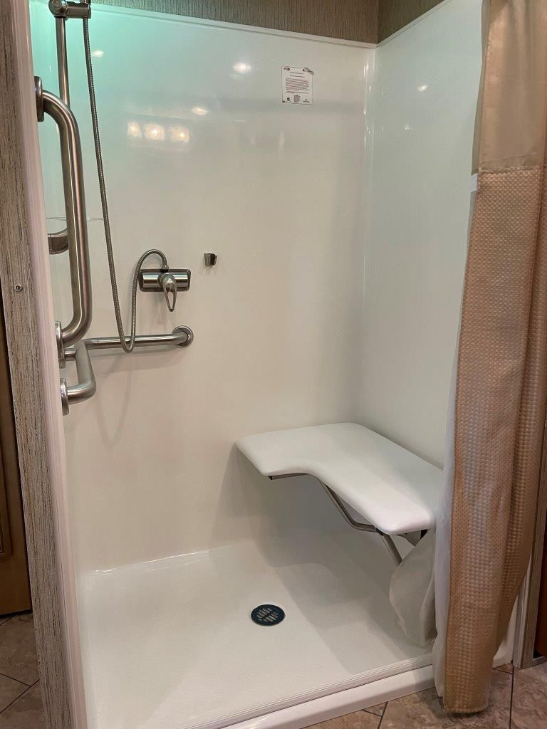 2016 Newmar Canyon Star 3911 - Image 8