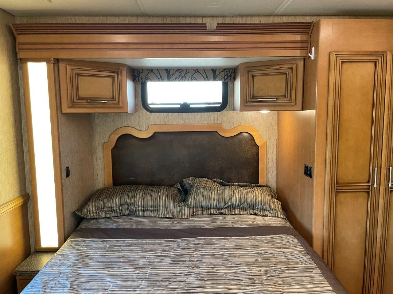 2016 Newmar Canyon Star 3911 - Image 12