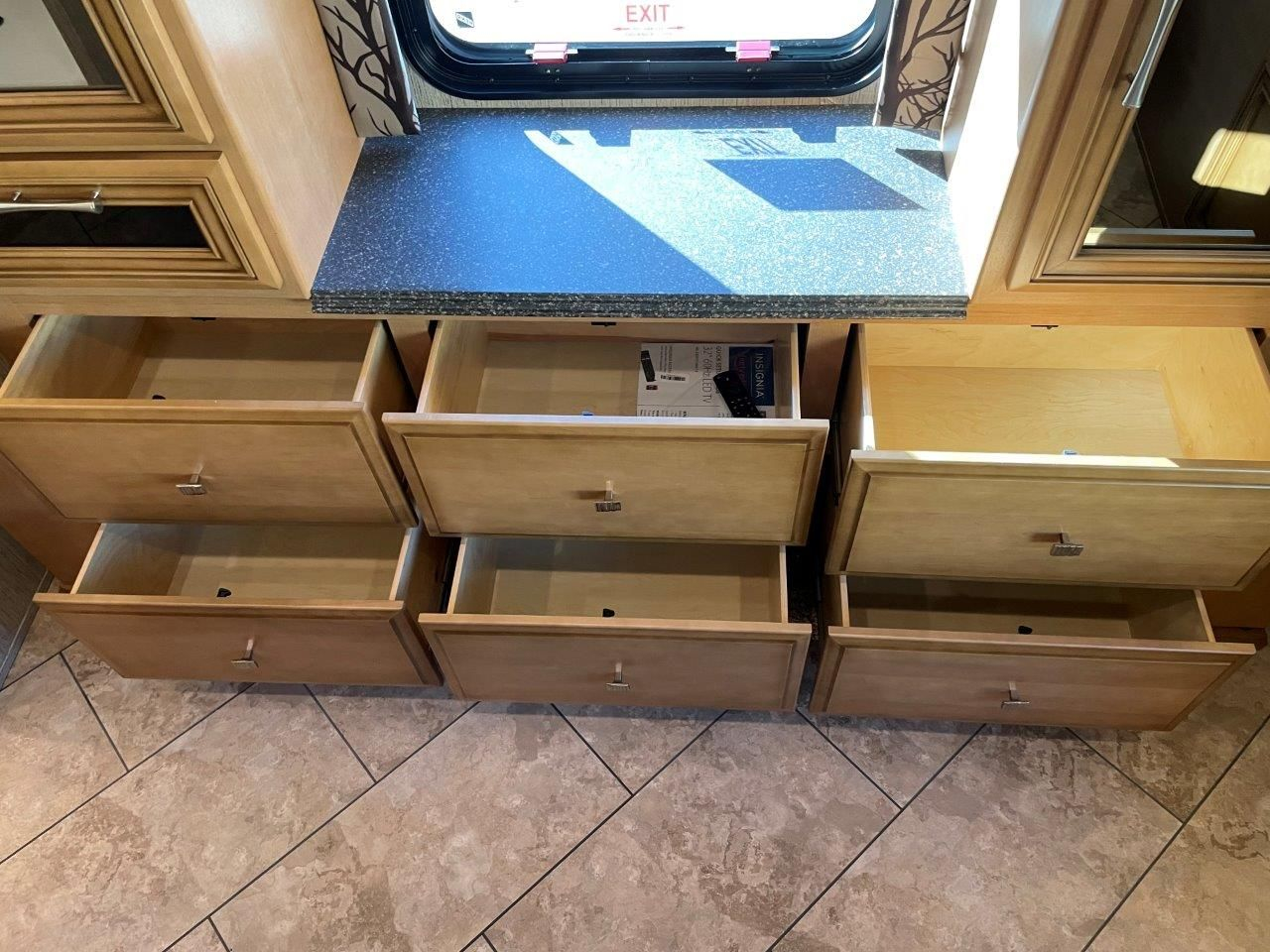 2016 Newmar Canyon Star 3911 - Image 15