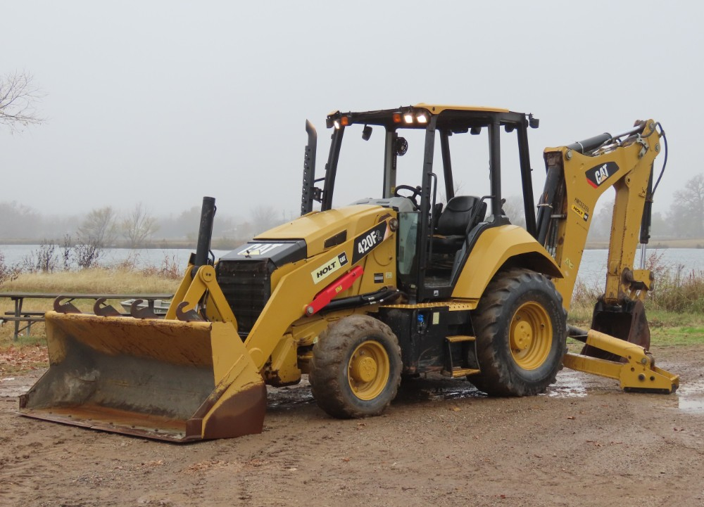 2018 Caterpillar 420F2 - Image 2