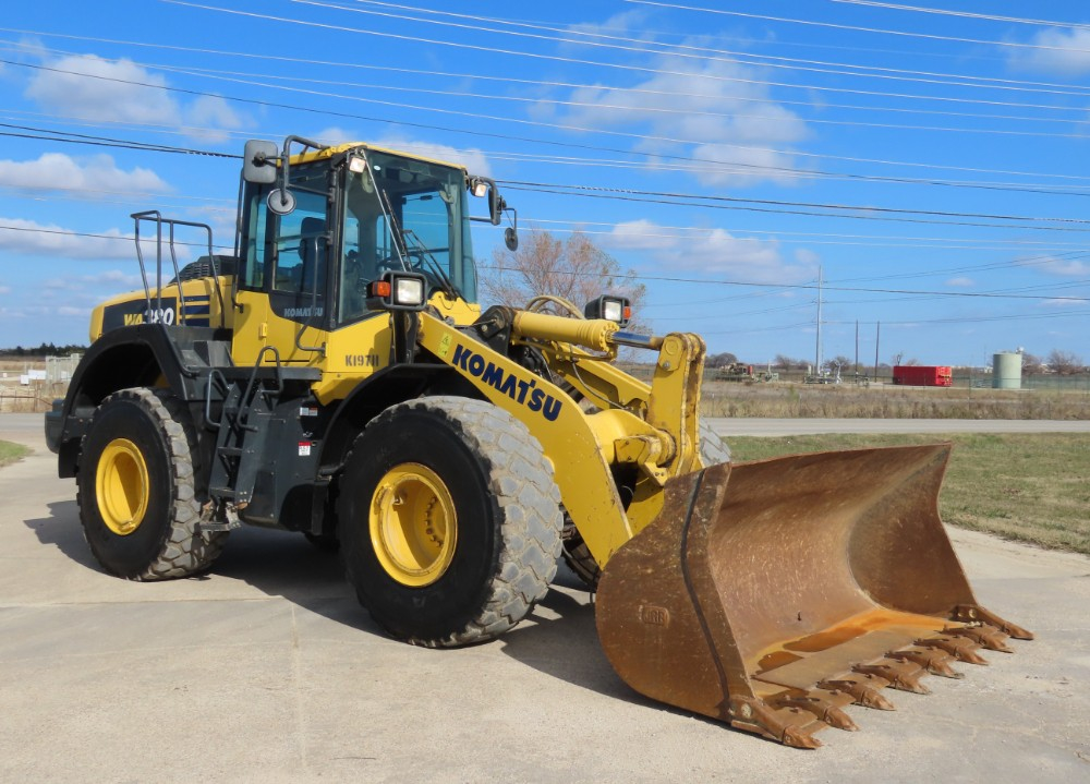 2019 Komatsu WA380-8 - Image 2