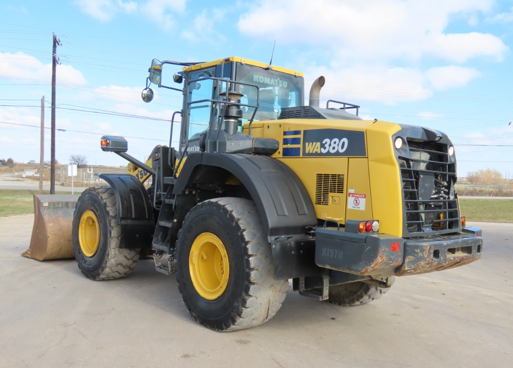 2019 Komatsu WA380-8 - Image 3