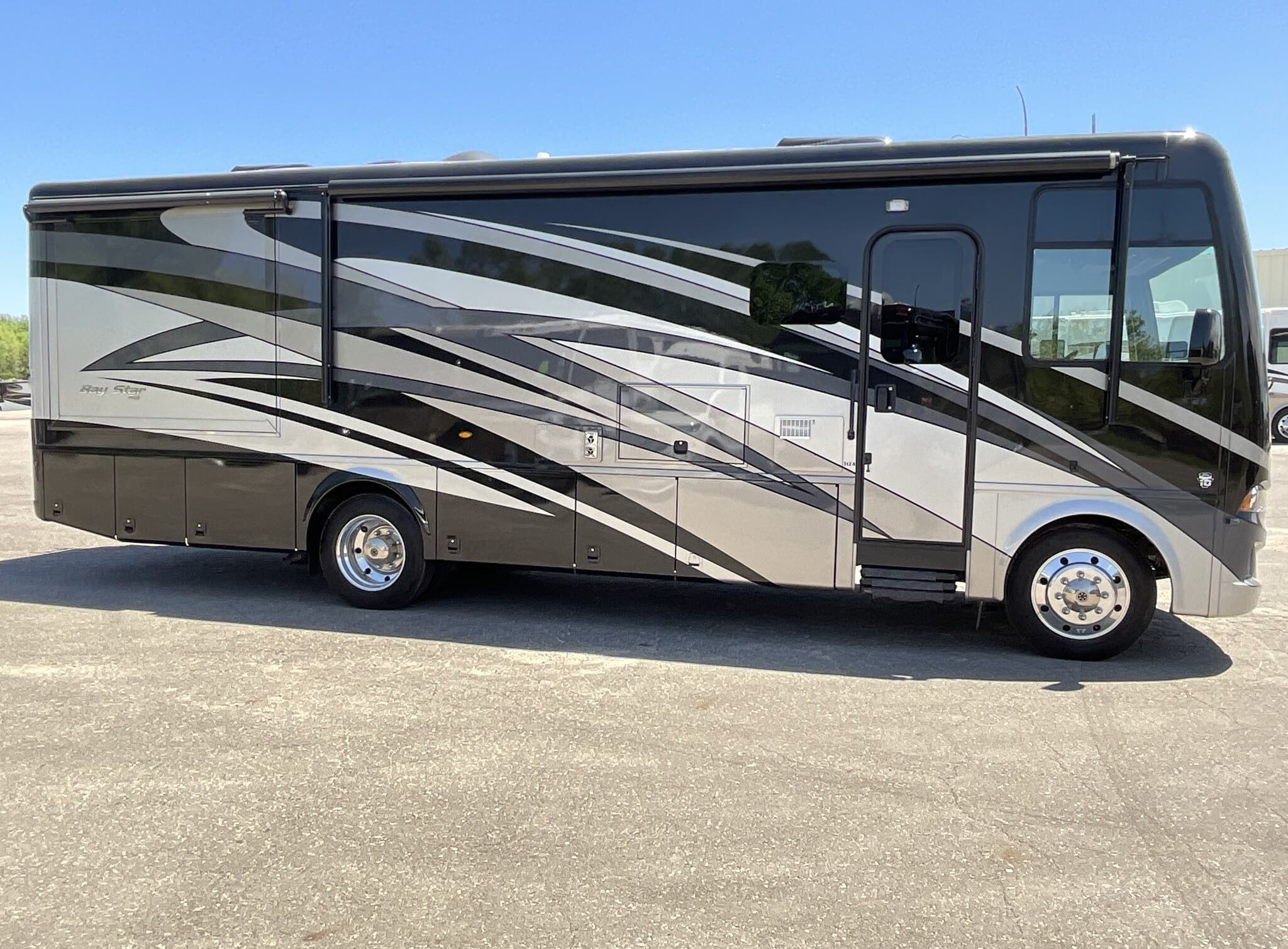 2020 Newmar Bay Star 3124 - Image 39