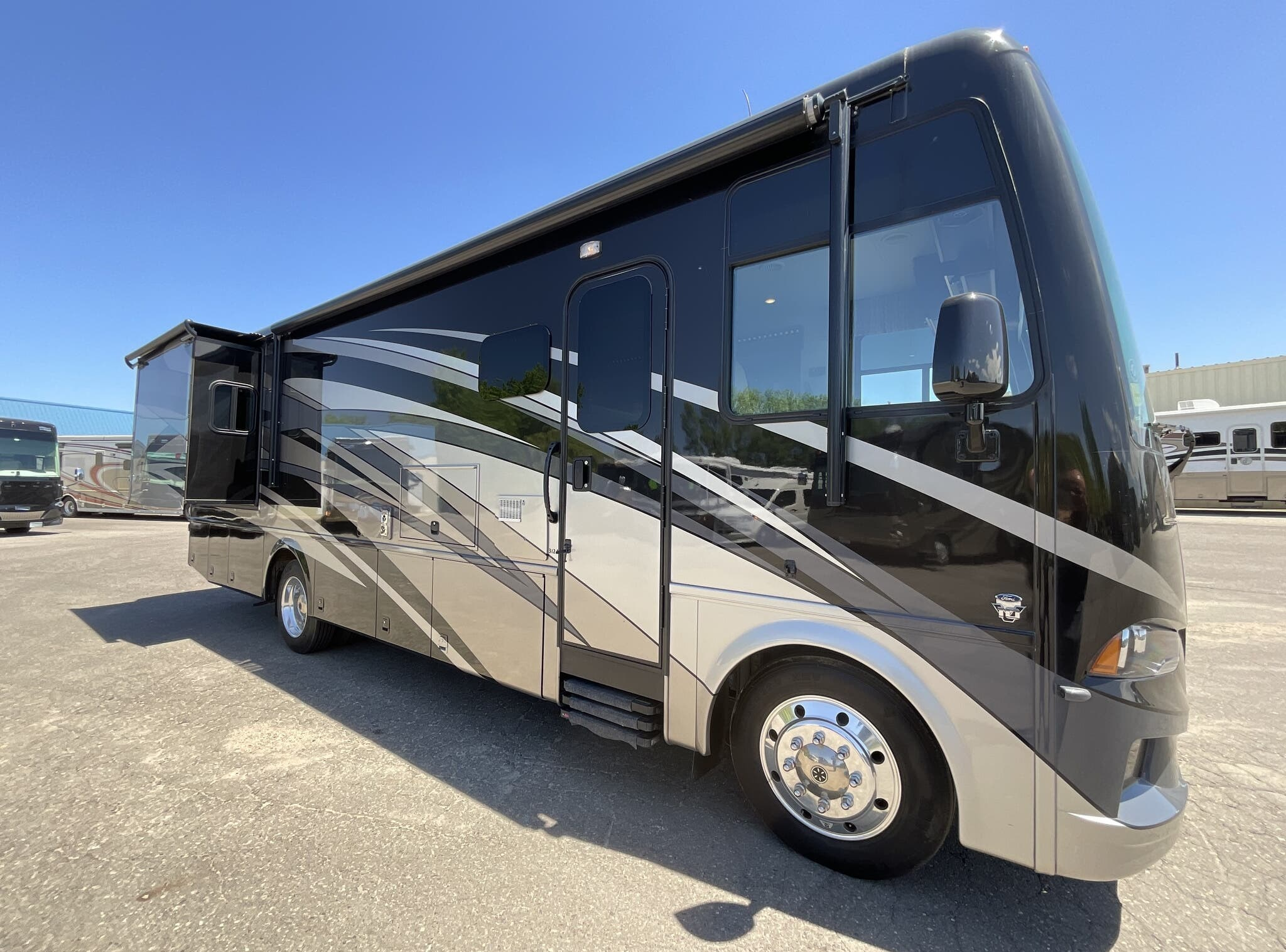 2020 Newmar Bay Star 3124 - Image 3