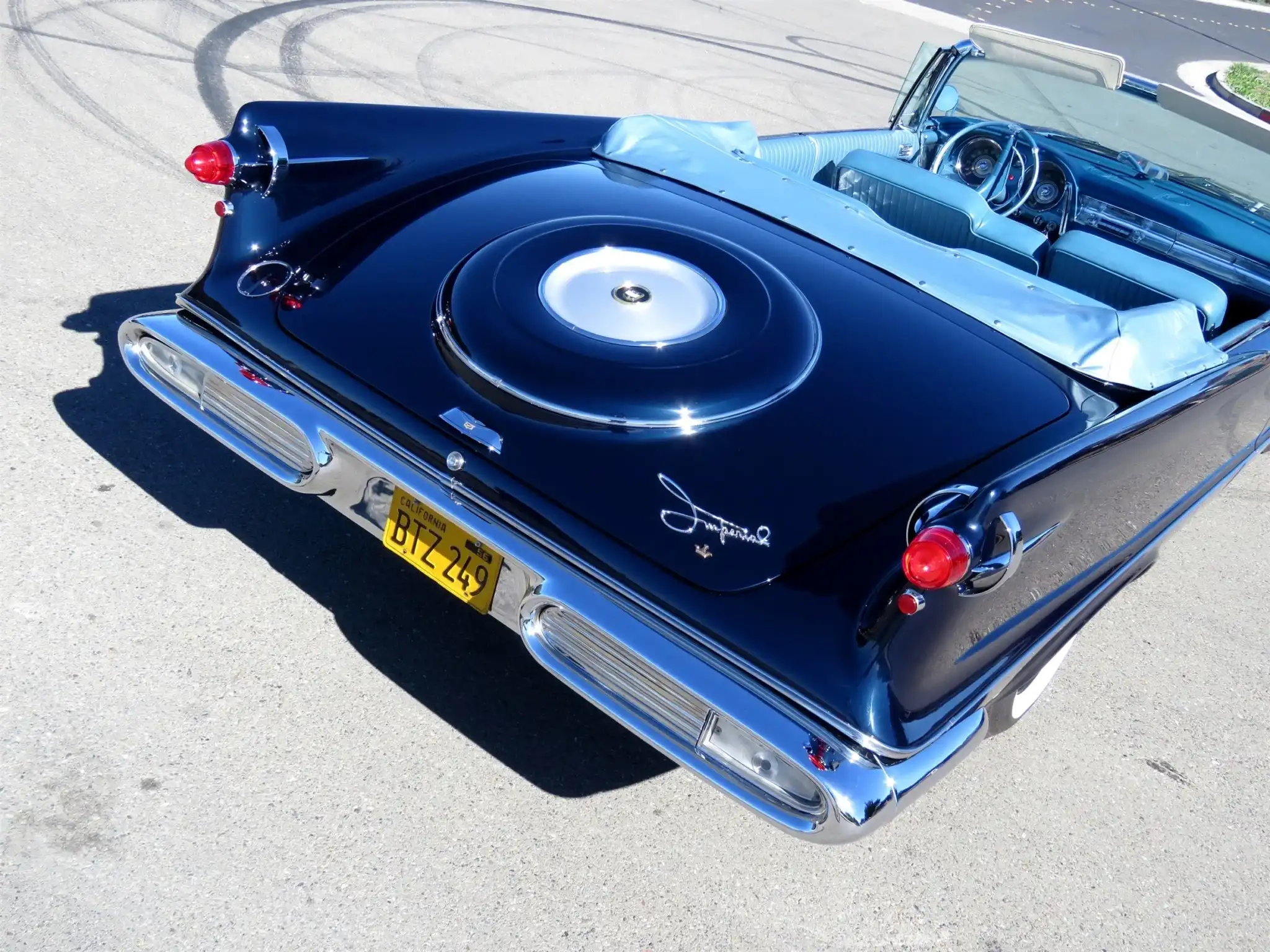 1957 Chrysler Imperial Crown - Image 16