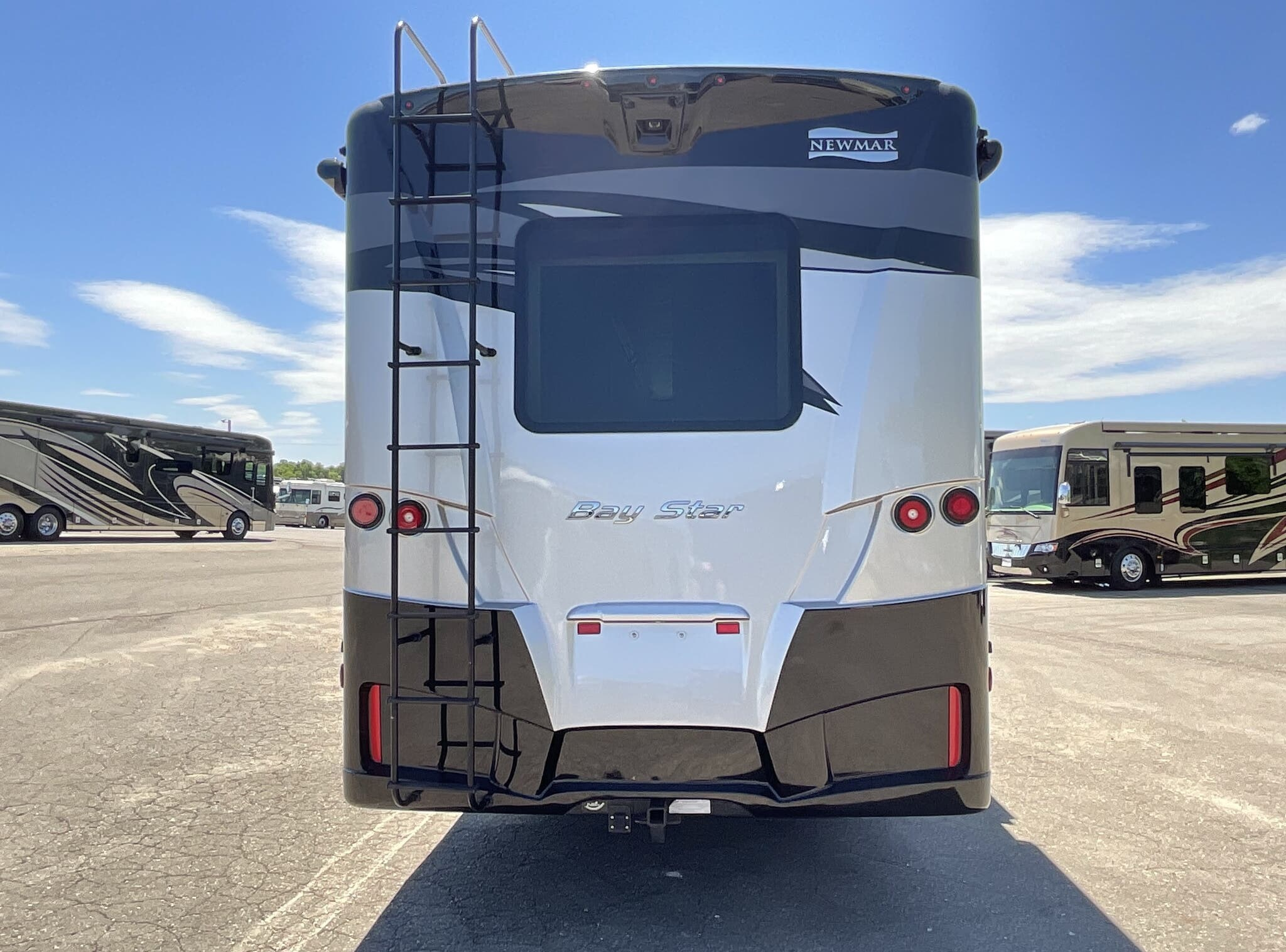 2020 Newmar Bay Star 3124 - Image 5