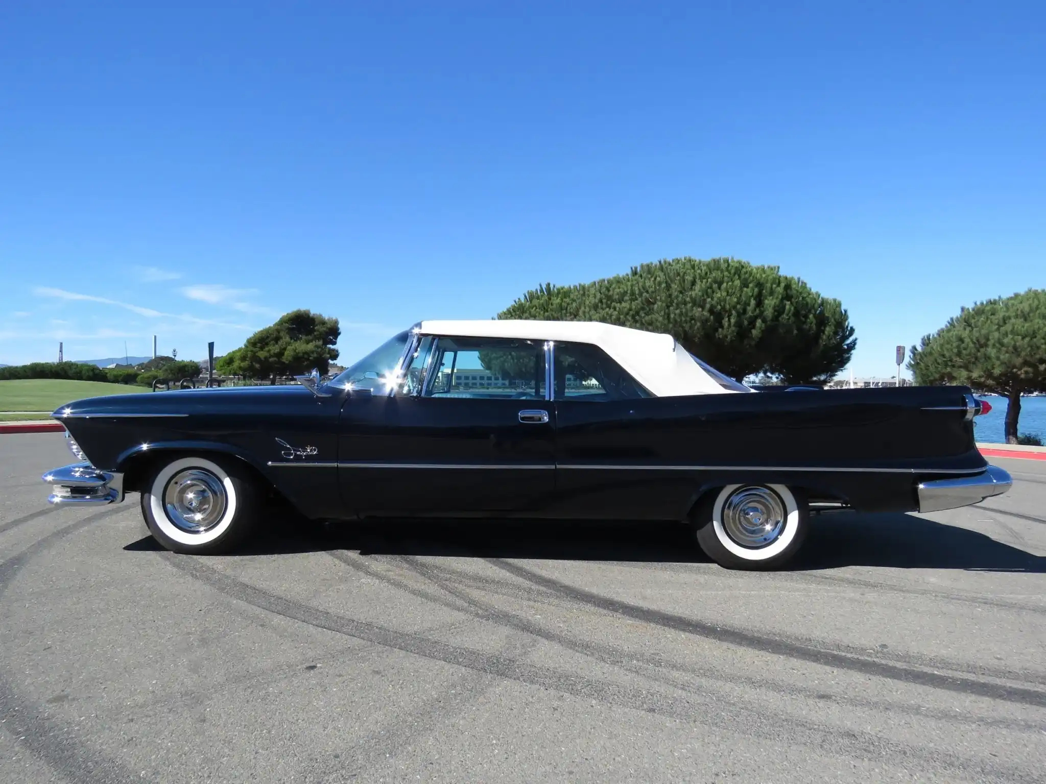 1957 Chrysler Imperial Crown - Image 3