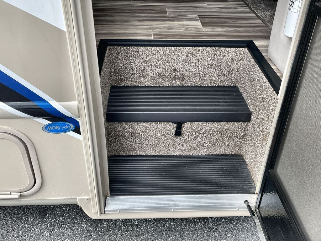 2022 Thor Motor Coach GEMINI 23TW - Image 20