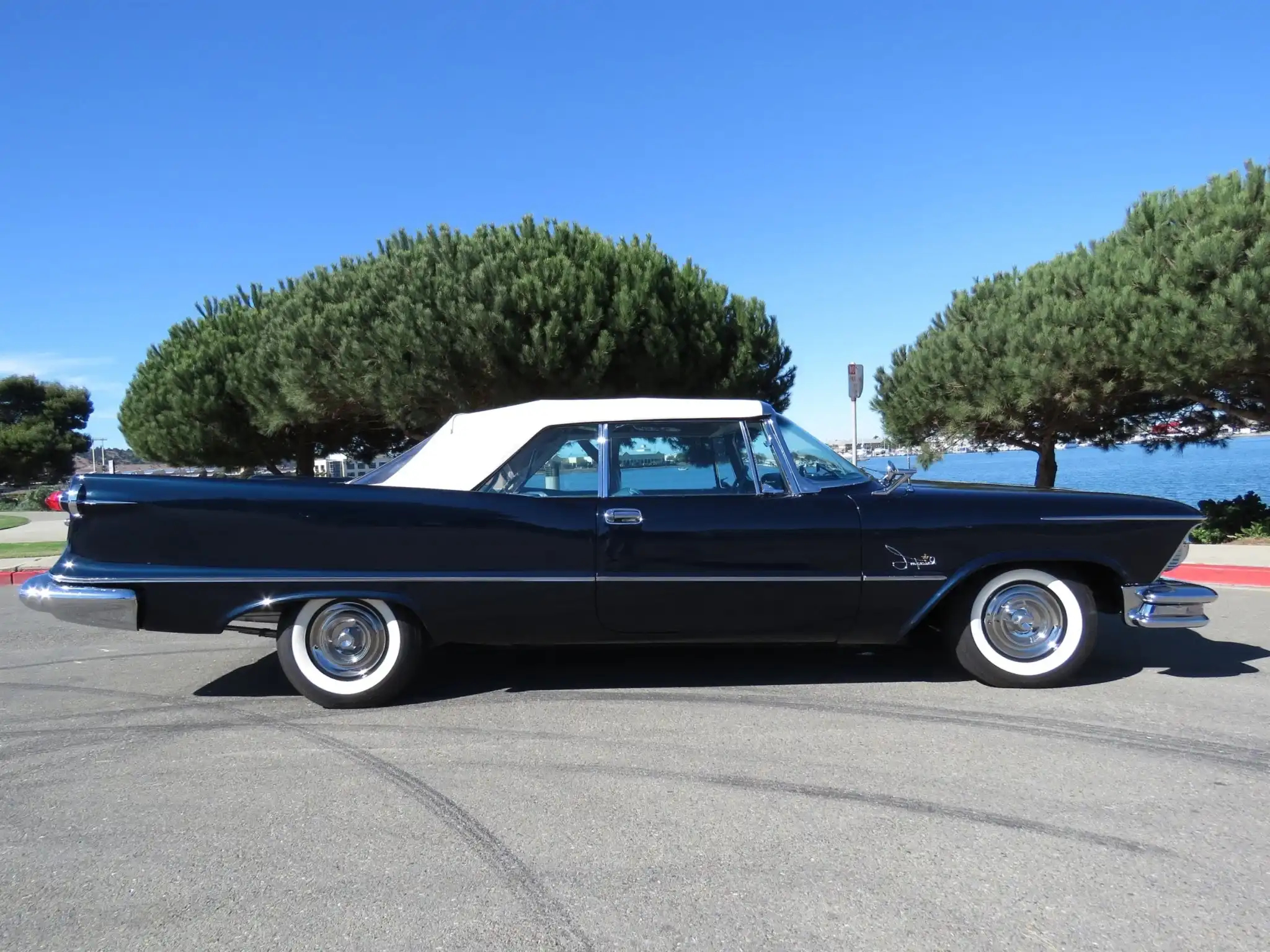 1957 Chrysler Imperial Crown - Image 23