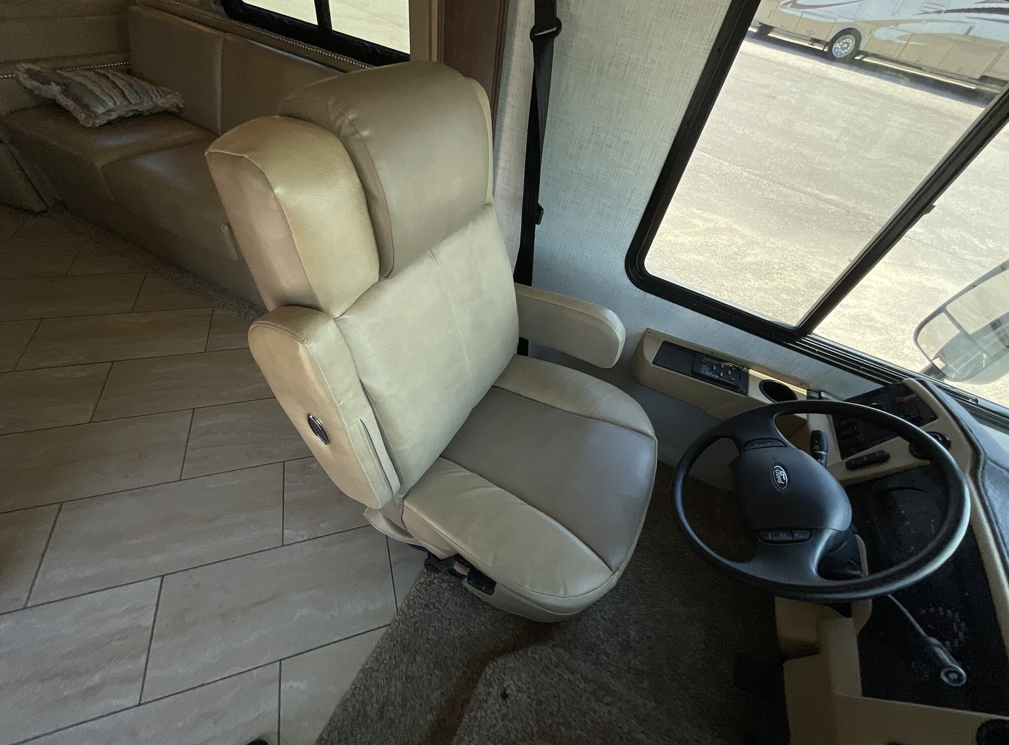 2020 Newmar Bay Star 3124 - Image 13