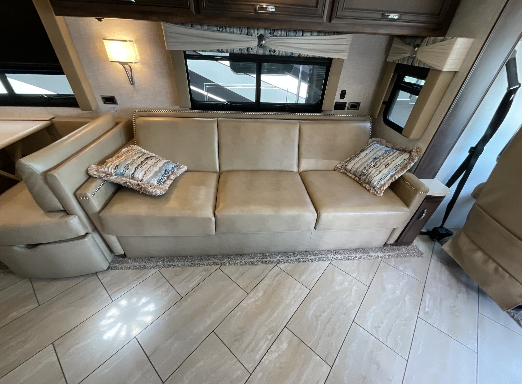 2020 Newmar Bay Star 3124 - Image 14