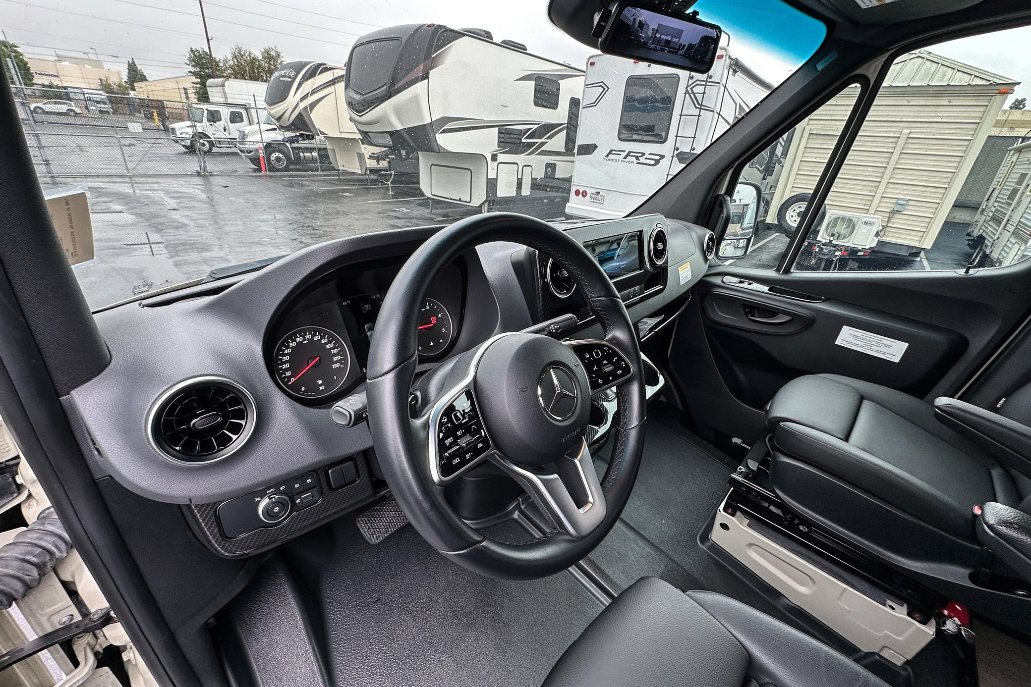 2020 Winnebago Revel 4x4 - Image 13