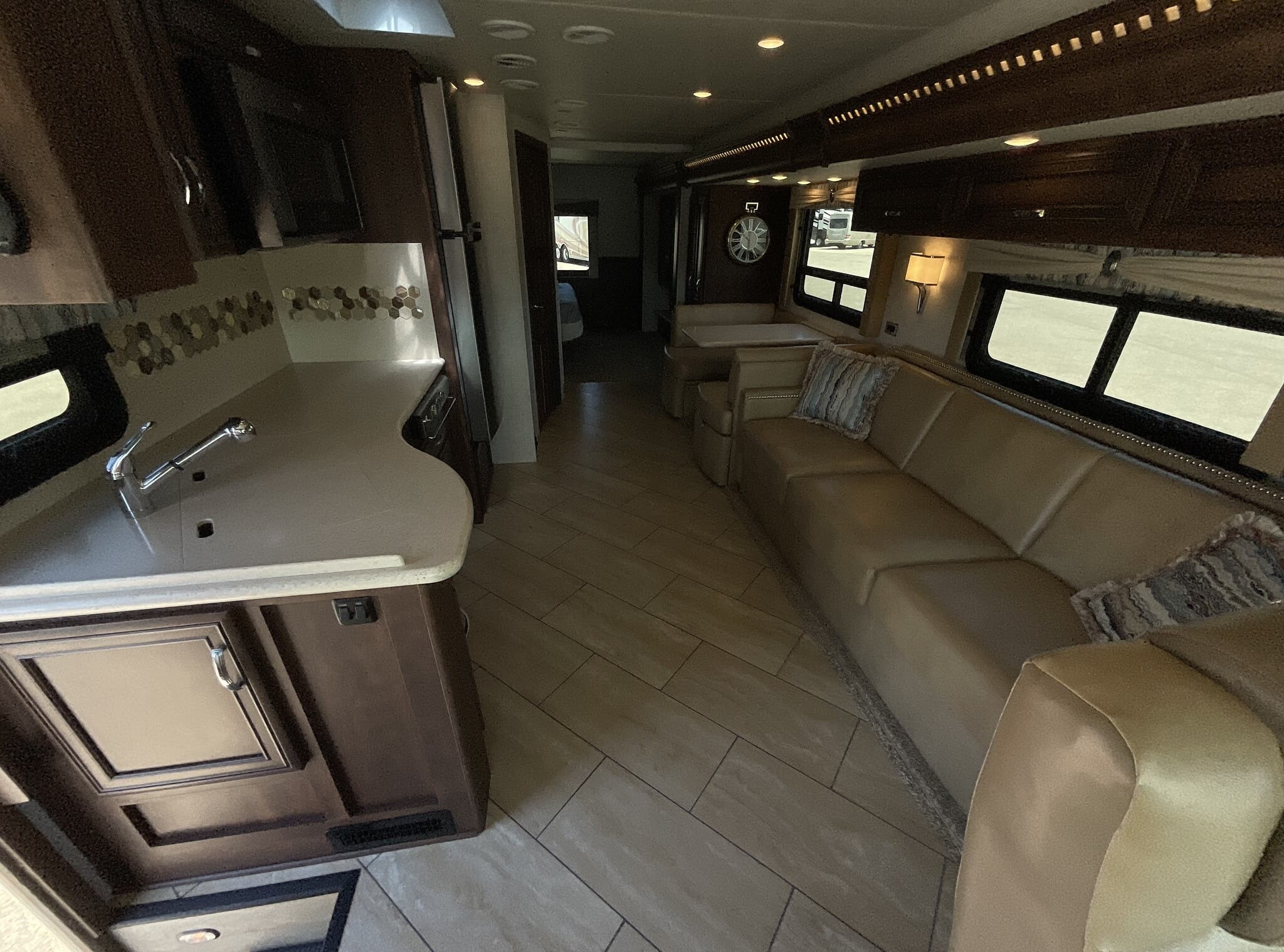 2020 Newmar Bay Star 3124 - Image 16