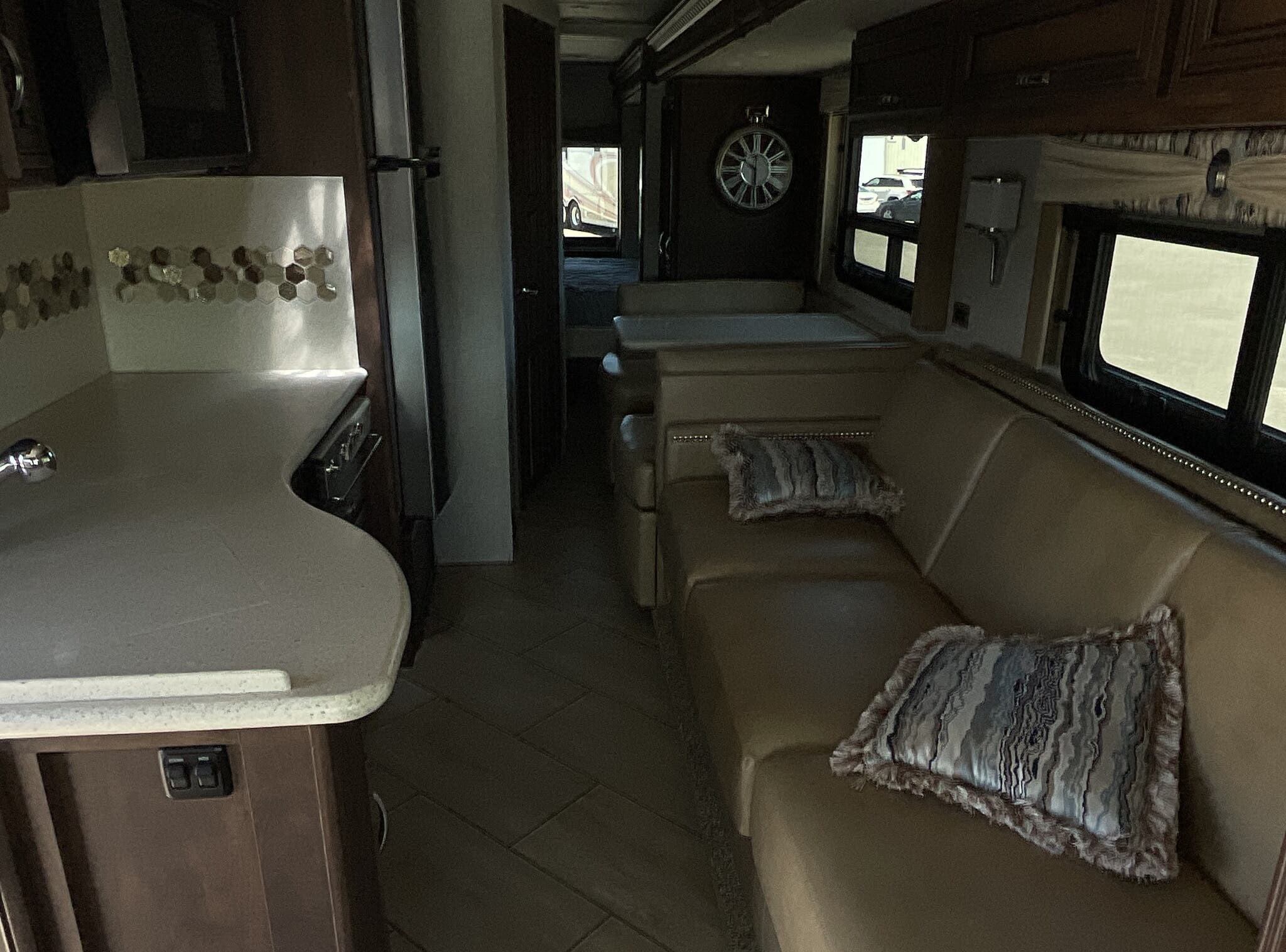 2020 Newmar Bay Star 3124 - Image 17