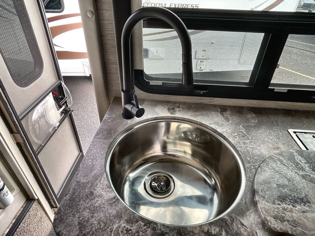 2022 Thor Motor Coach GEMINI 23TW - Image 29