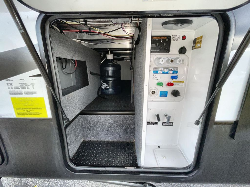 2021 Jayco Seismic 4113 - Image 41