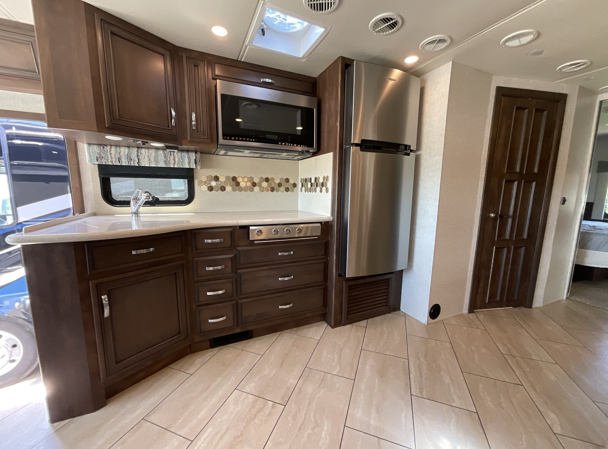 2020 Newmar Bay Star 3124 - Image 18