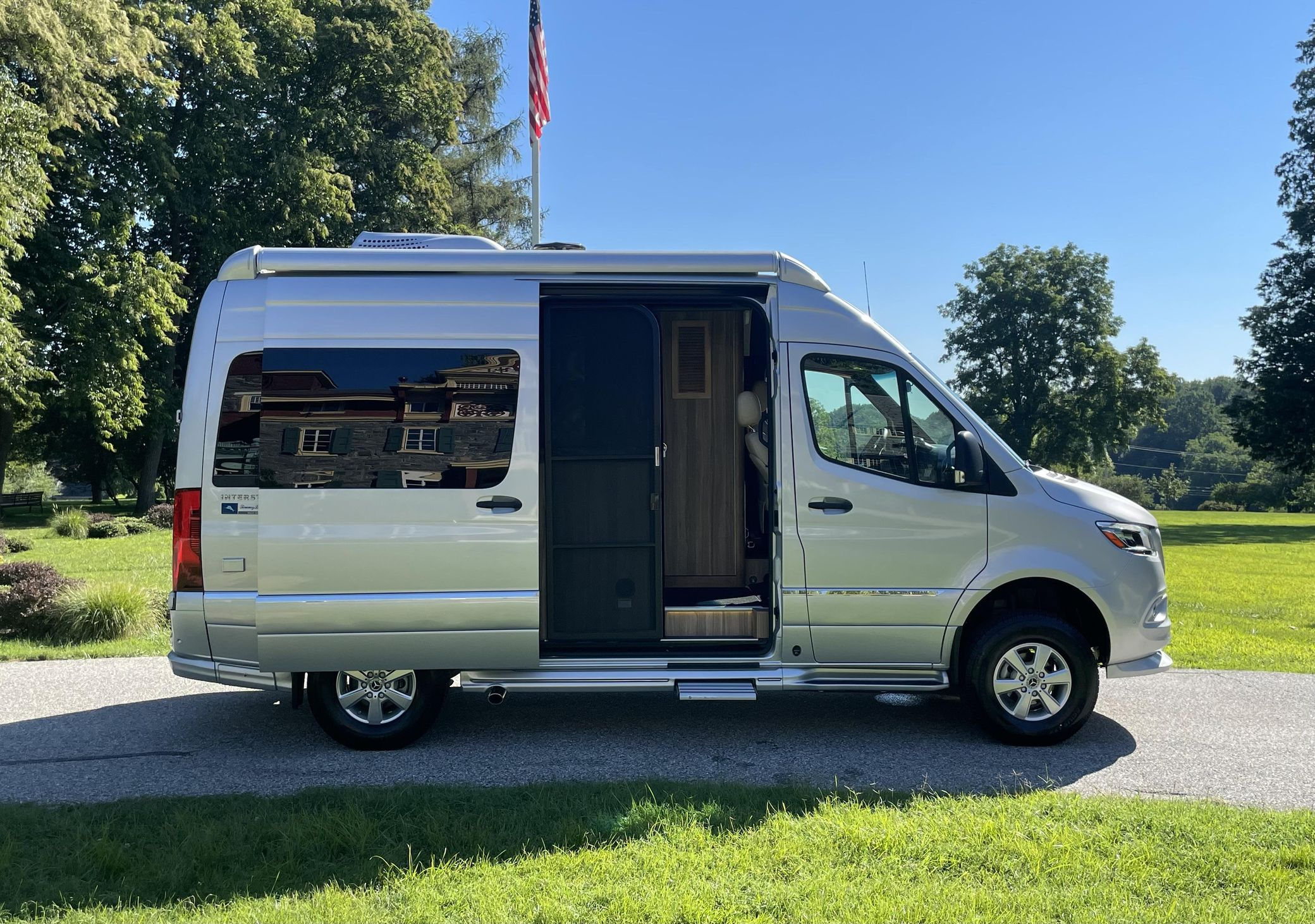2020 Airstream Interstate 19 Tommy Bahama Edition 4x4 - Image 197