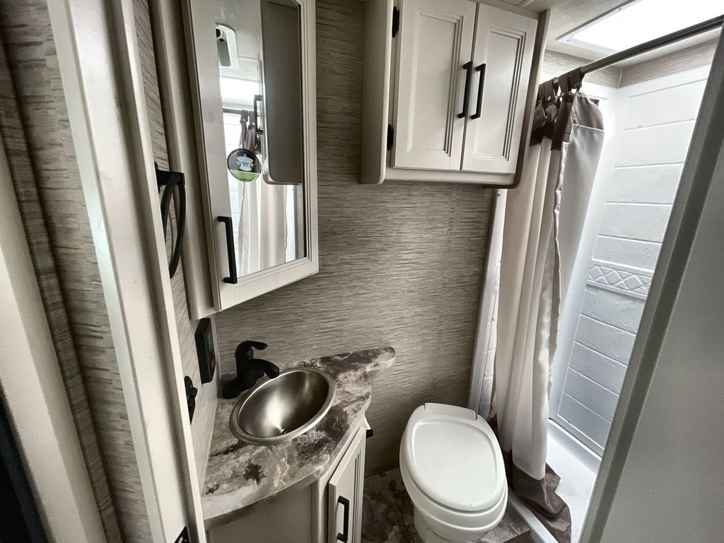 2022 Thor Motor Coach GEMINI 23TW - Image 5