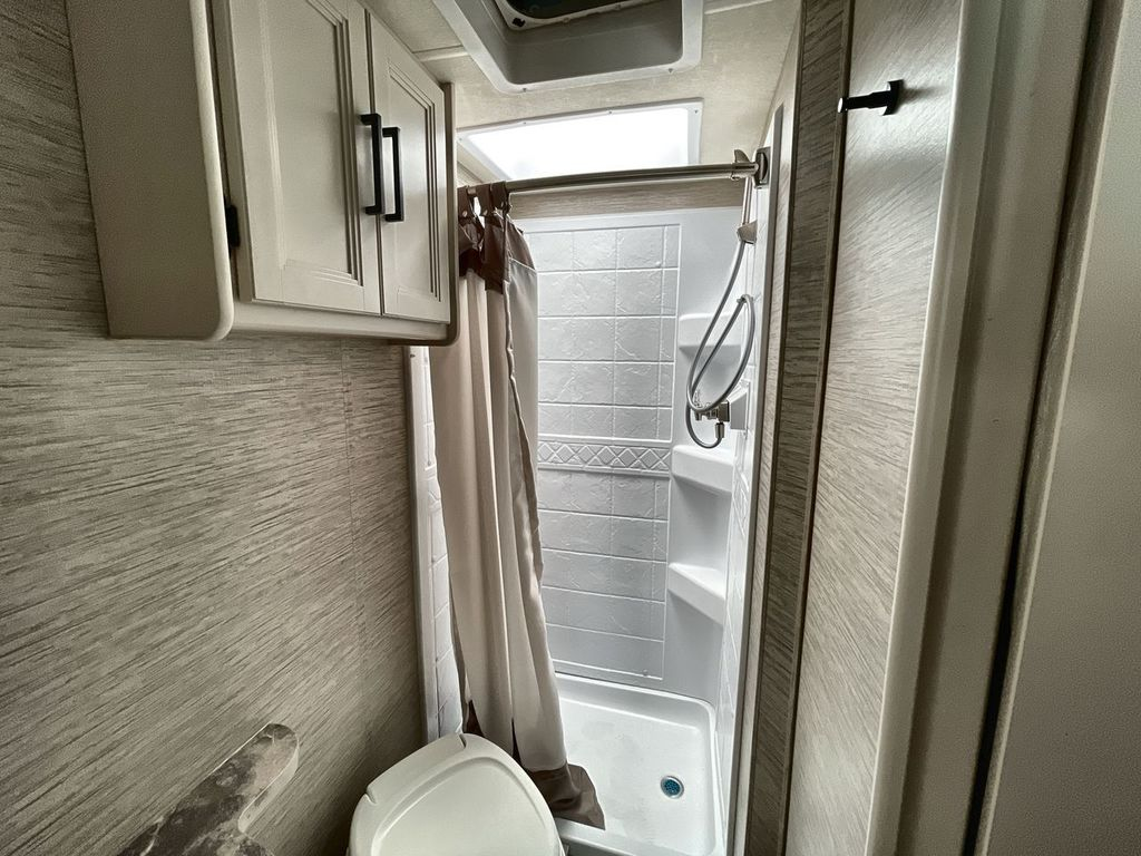 2022 Thor Motor Coach GEMINI 23TW - Image 6