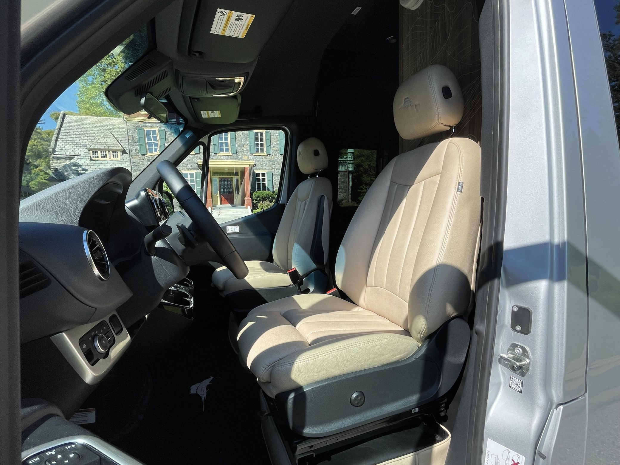 2020 Airstream Interstate 19 Tommy Bahama Edition 4x4 - Image 9