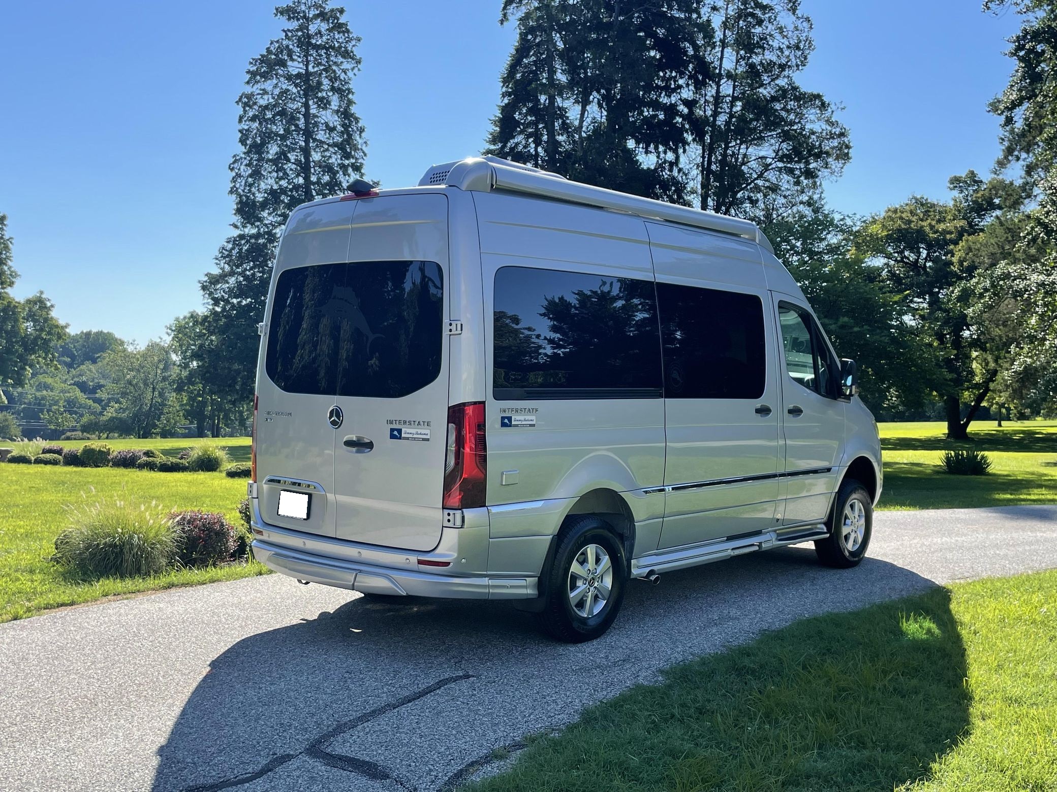 2020 Airstream Interstate 19 Tommy Bahama Edition 4x4 - Image 4