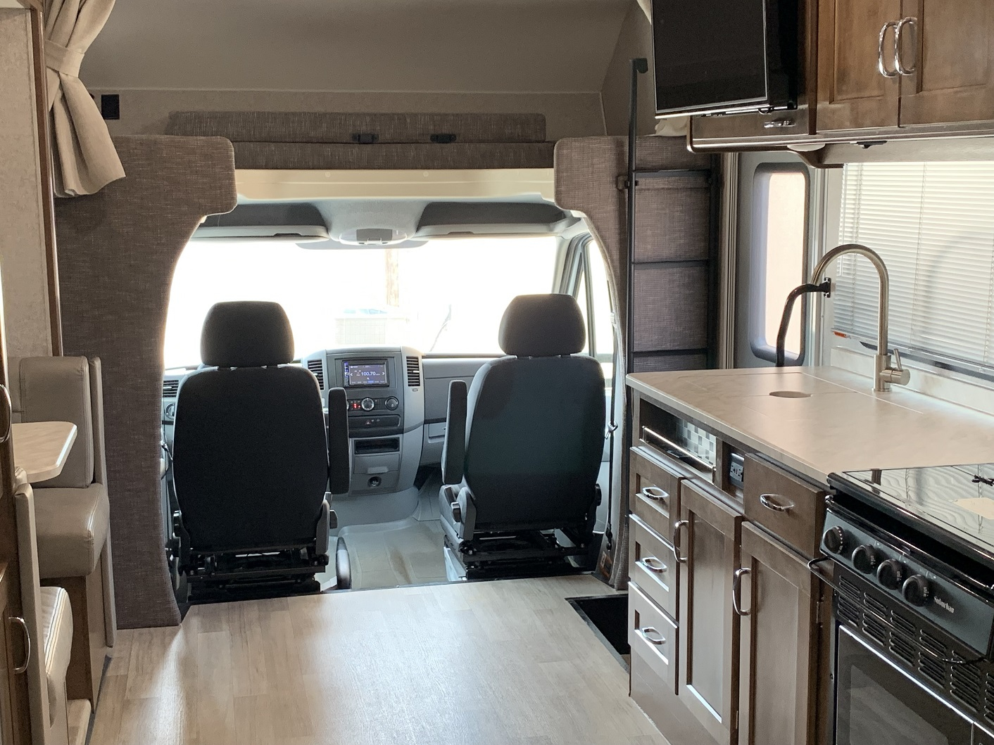 2020 Winnebago VITA 24P - Image 26