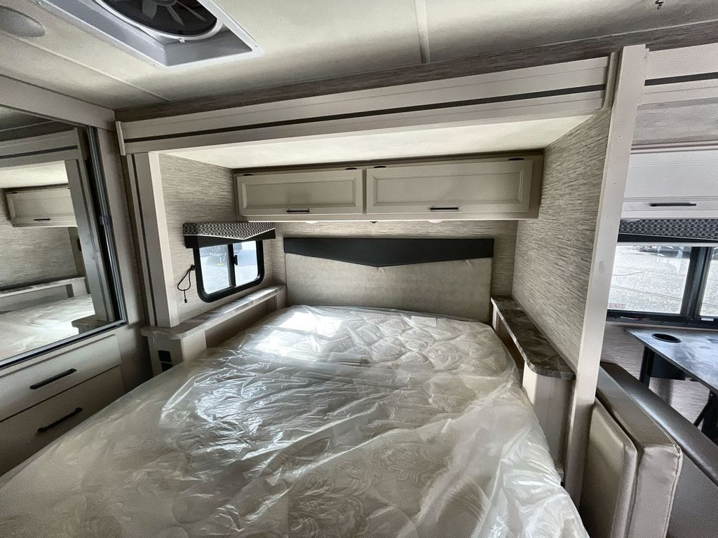2022 Thor Motor Coach GEMINI 23TW - Image 8