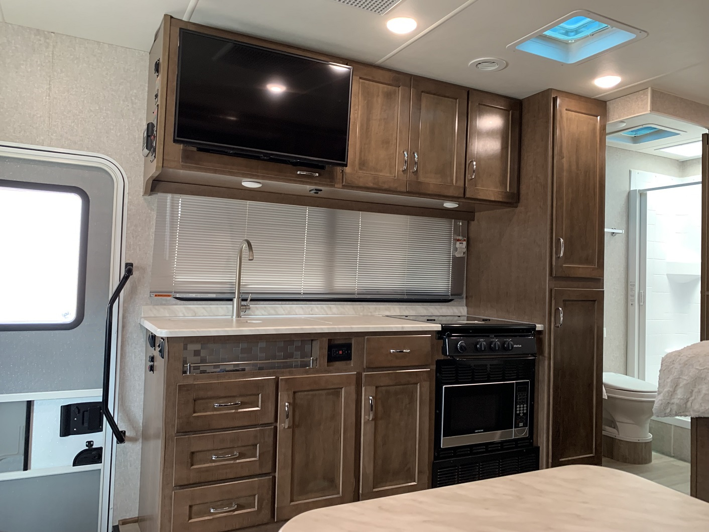 2020 Winnebago VITA 24P - Image 28
