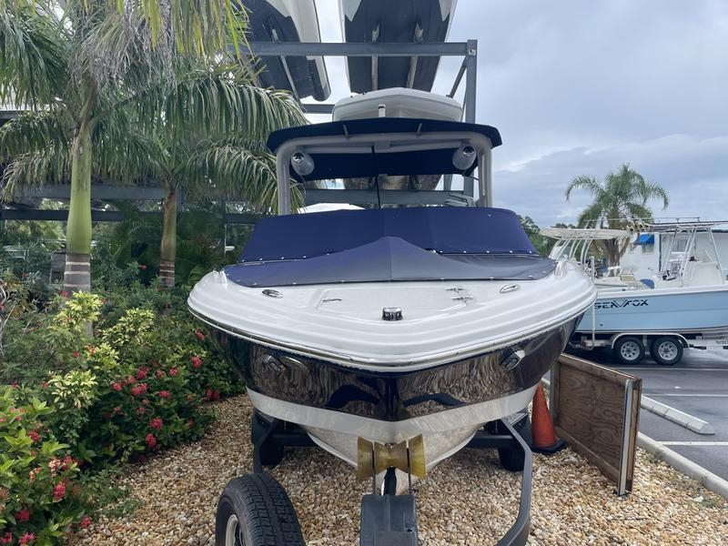 2021 Chaparral 23 Surf - Image 25