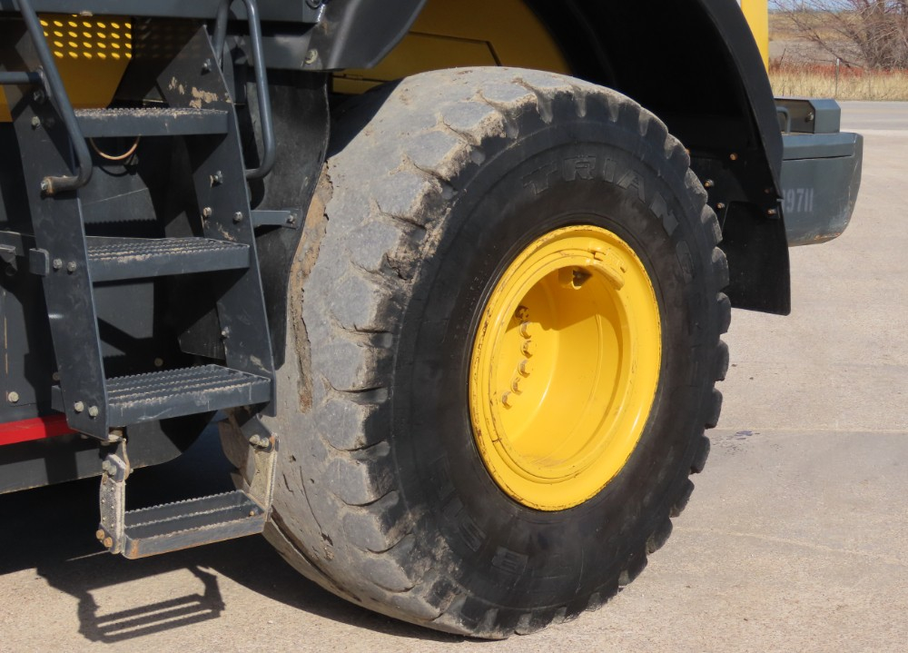 2019 Komatsu WA380-8 - Image 6