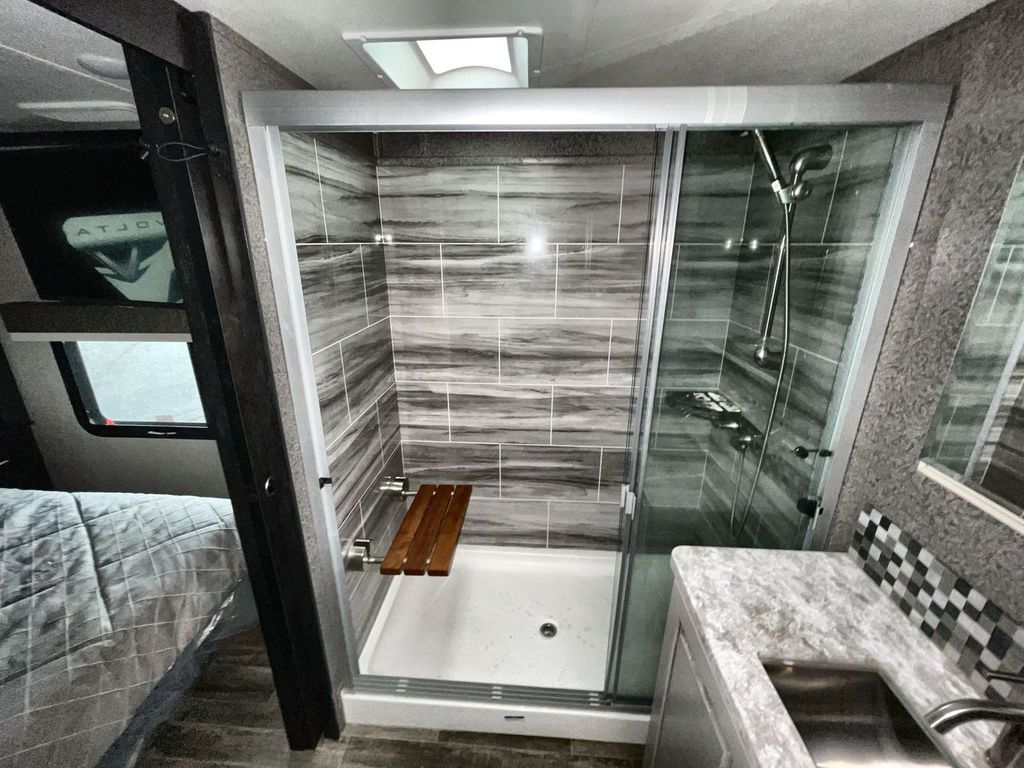 2021 Jayco Seismic 4113 - Image 13