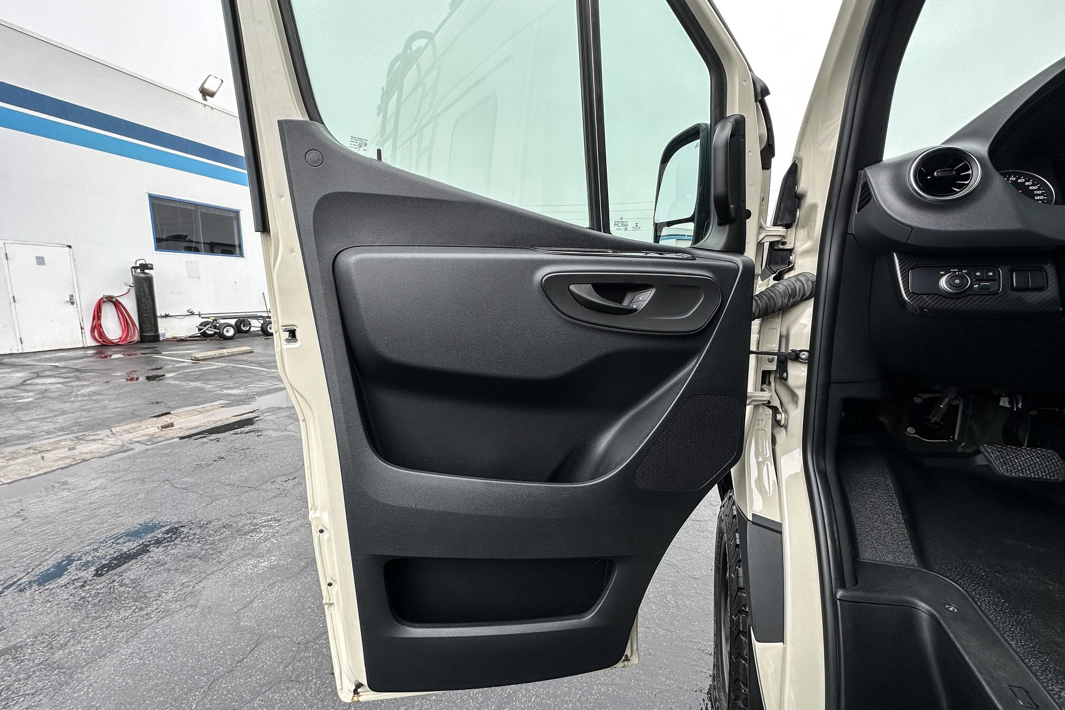 2020 Winnebago Revel 4x4 - Image 32
