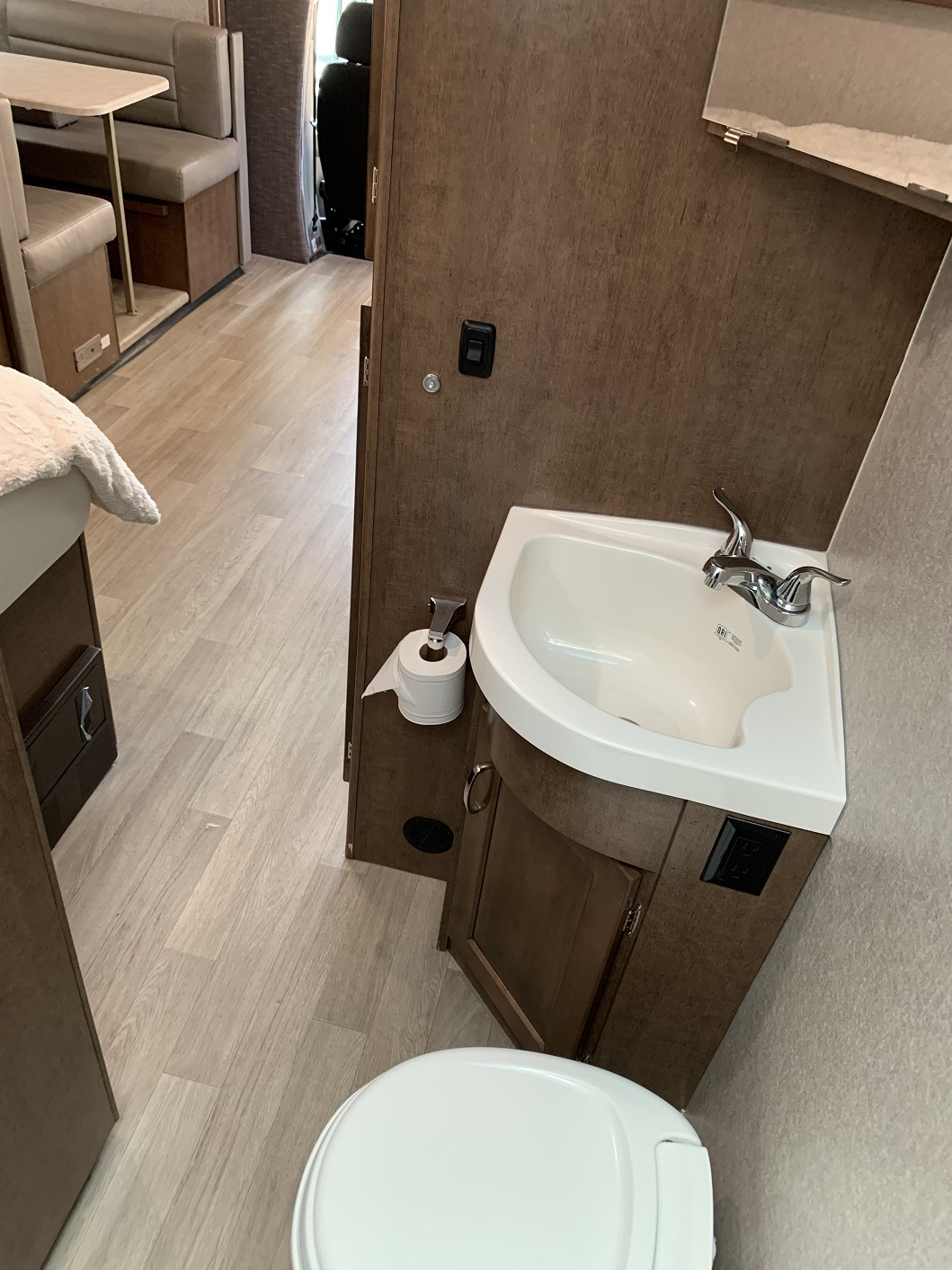 2020 Winnebago VITA 24P - Image 40