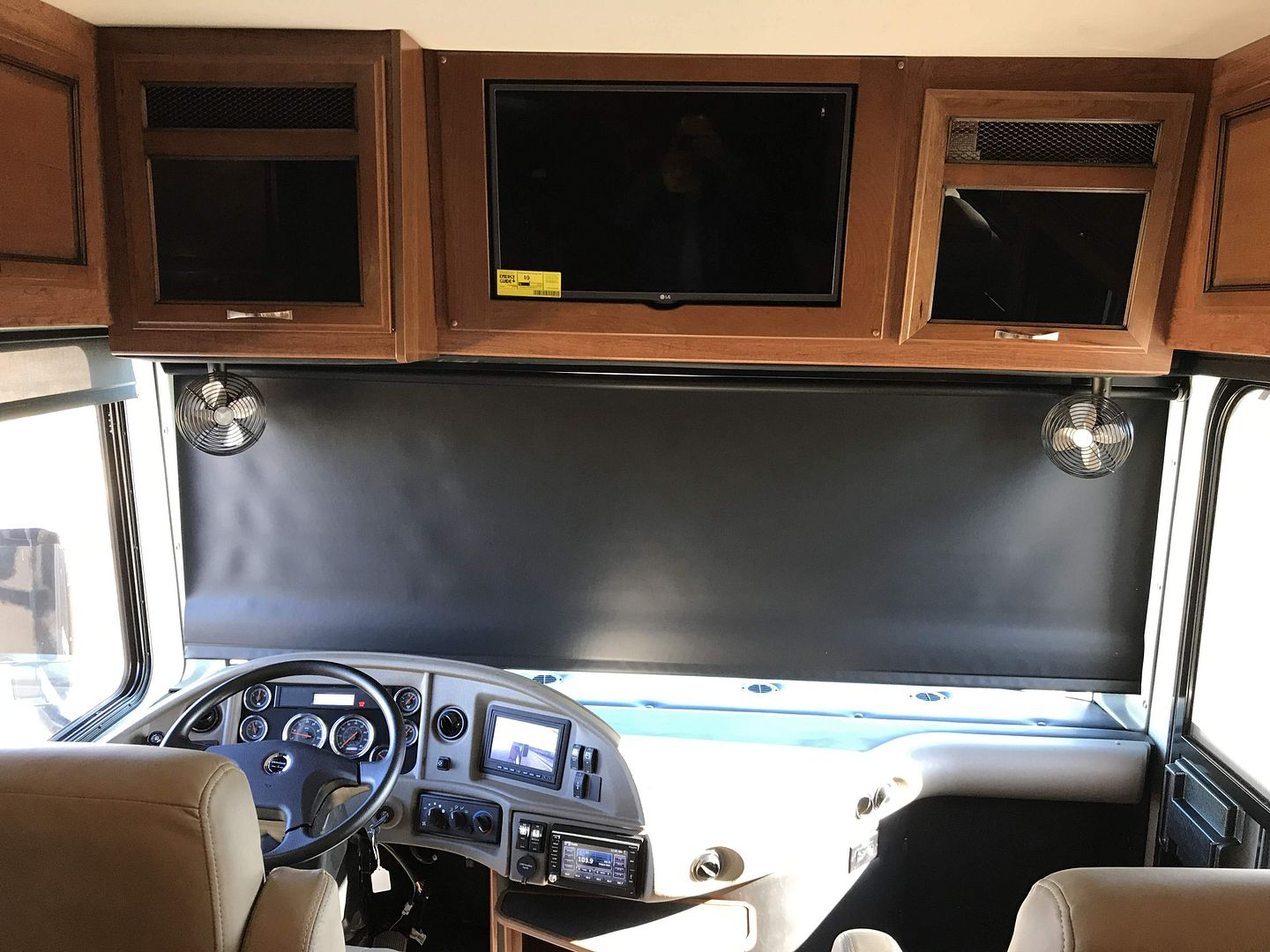 2017 Fleetwood Pace Arrow LXE 38B - Image 59