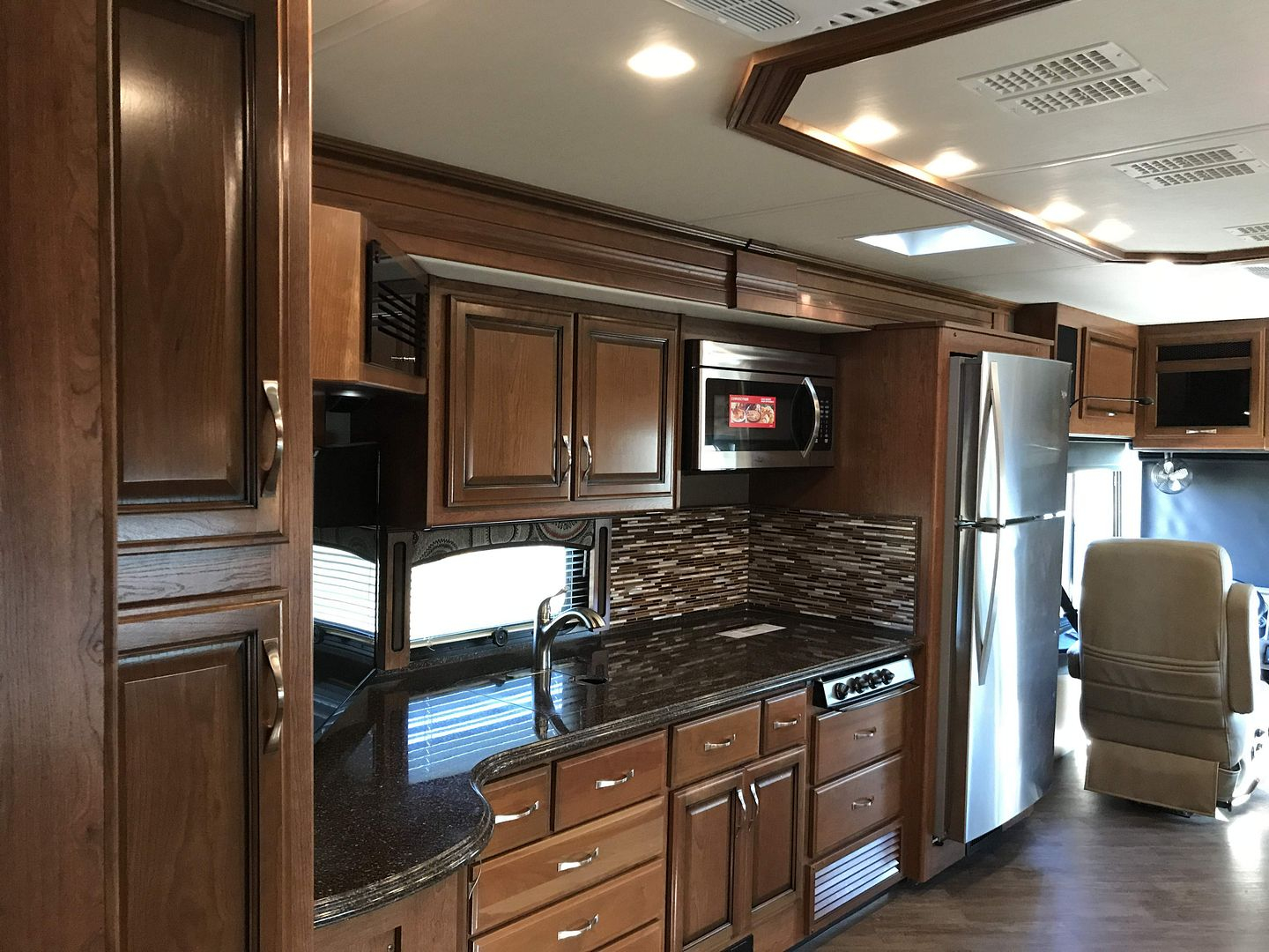 2017 Fleetwood Pace Arrow LXE 38B - Image 62