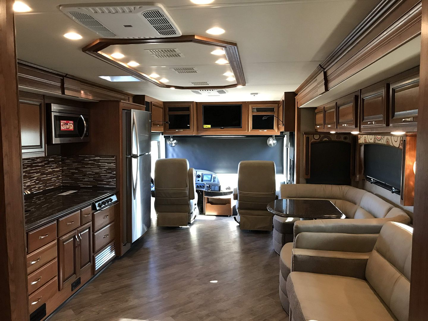 2017 Fleetwood Pace Arrow LXE 38B - Image 63